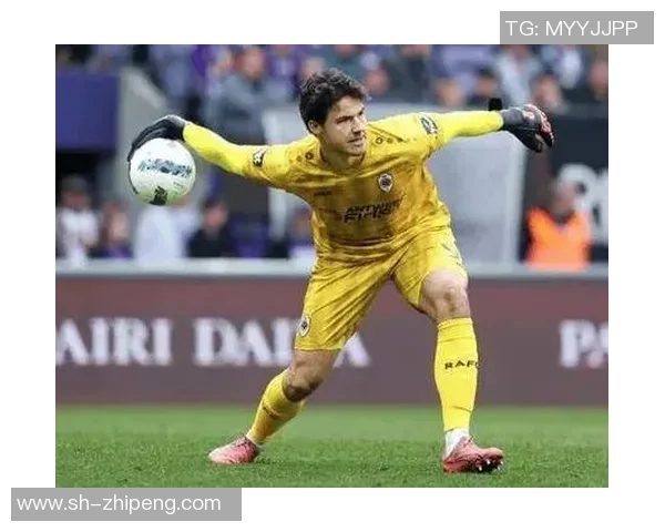 库尔图瓦的守门传奇：从青涩少年到世界顶级门将的成长之路